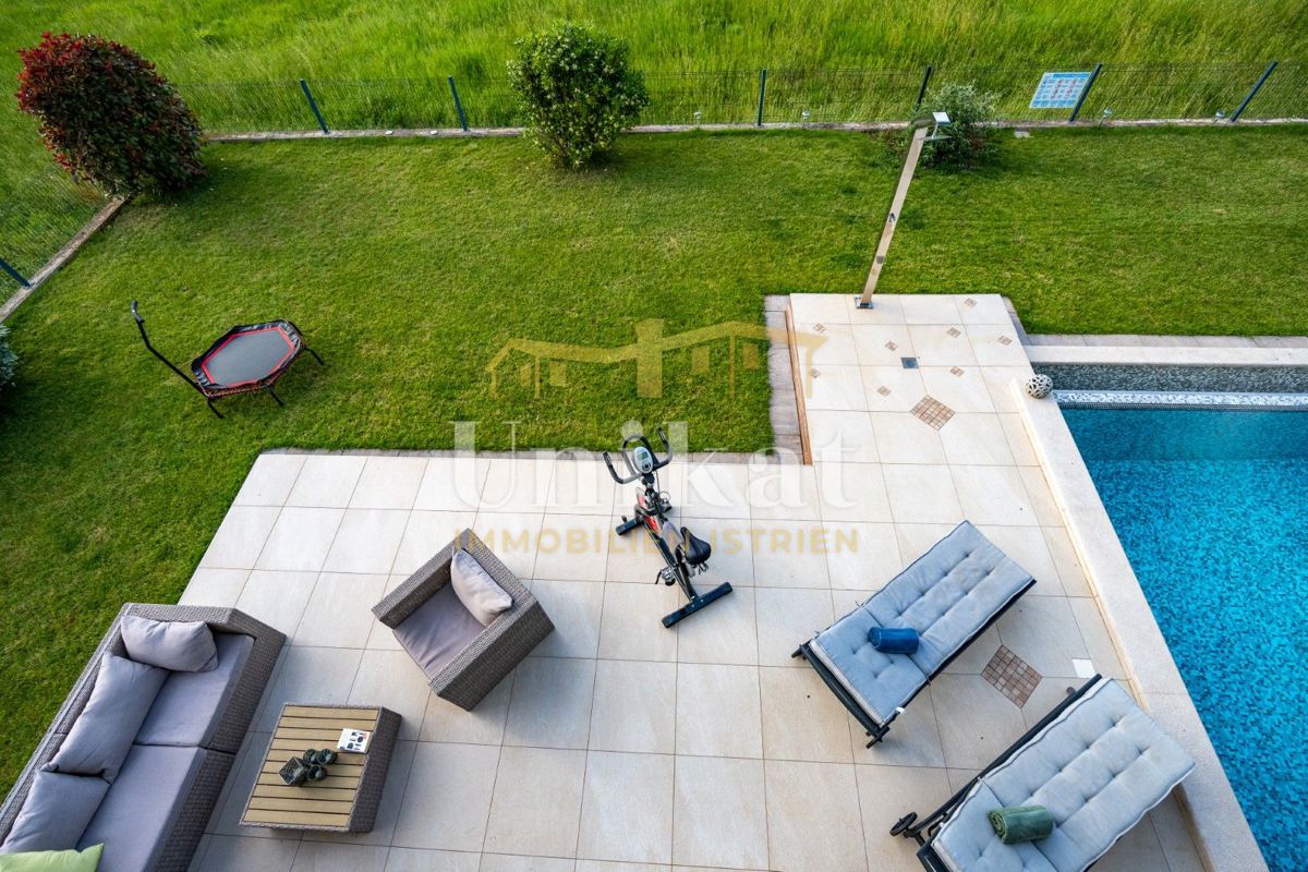 Casa di lusso con garage sotterraneo - 3 km dal mare